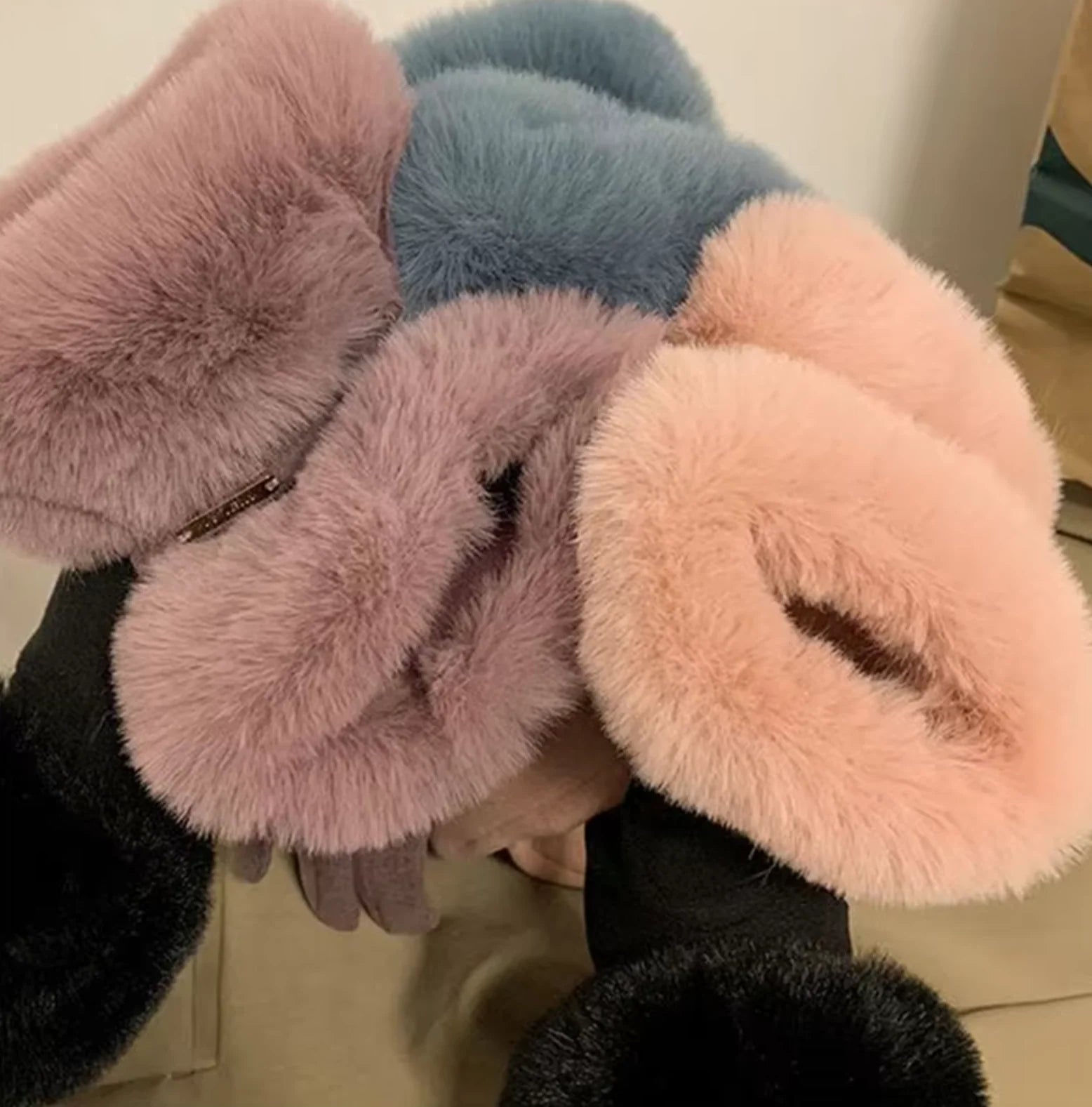 IceQueen Women's Gloves (One Pair)