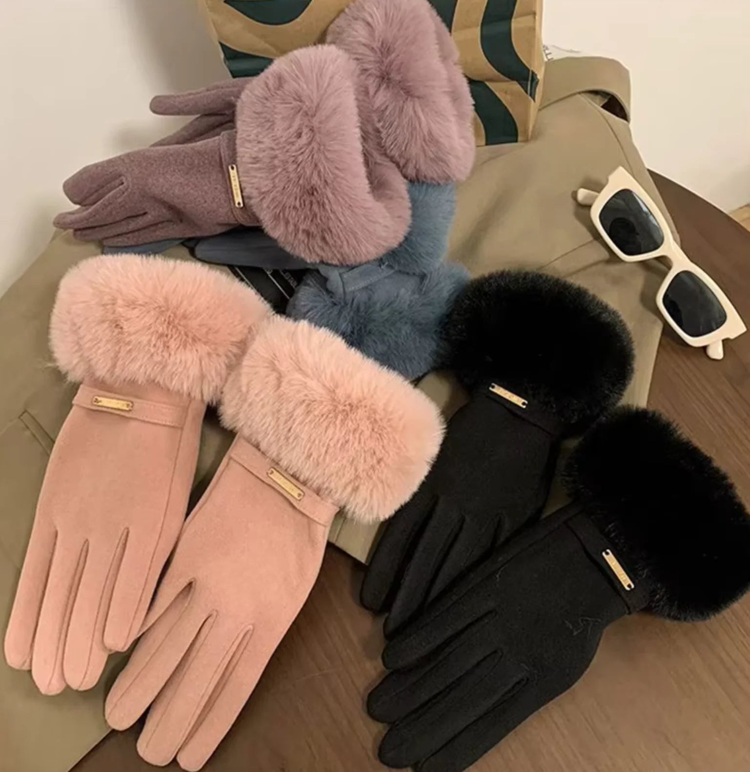 IceQueen Women's Gloves (One Pair)