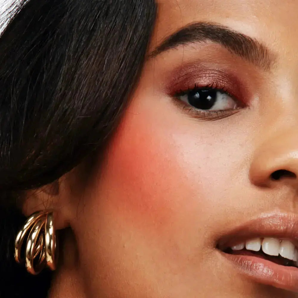 Hypes Inventory PHOFAY Mousse Liquid Blush in a sleek bottle, showcasing lightweight, creamy blush formula with soft pink hue.