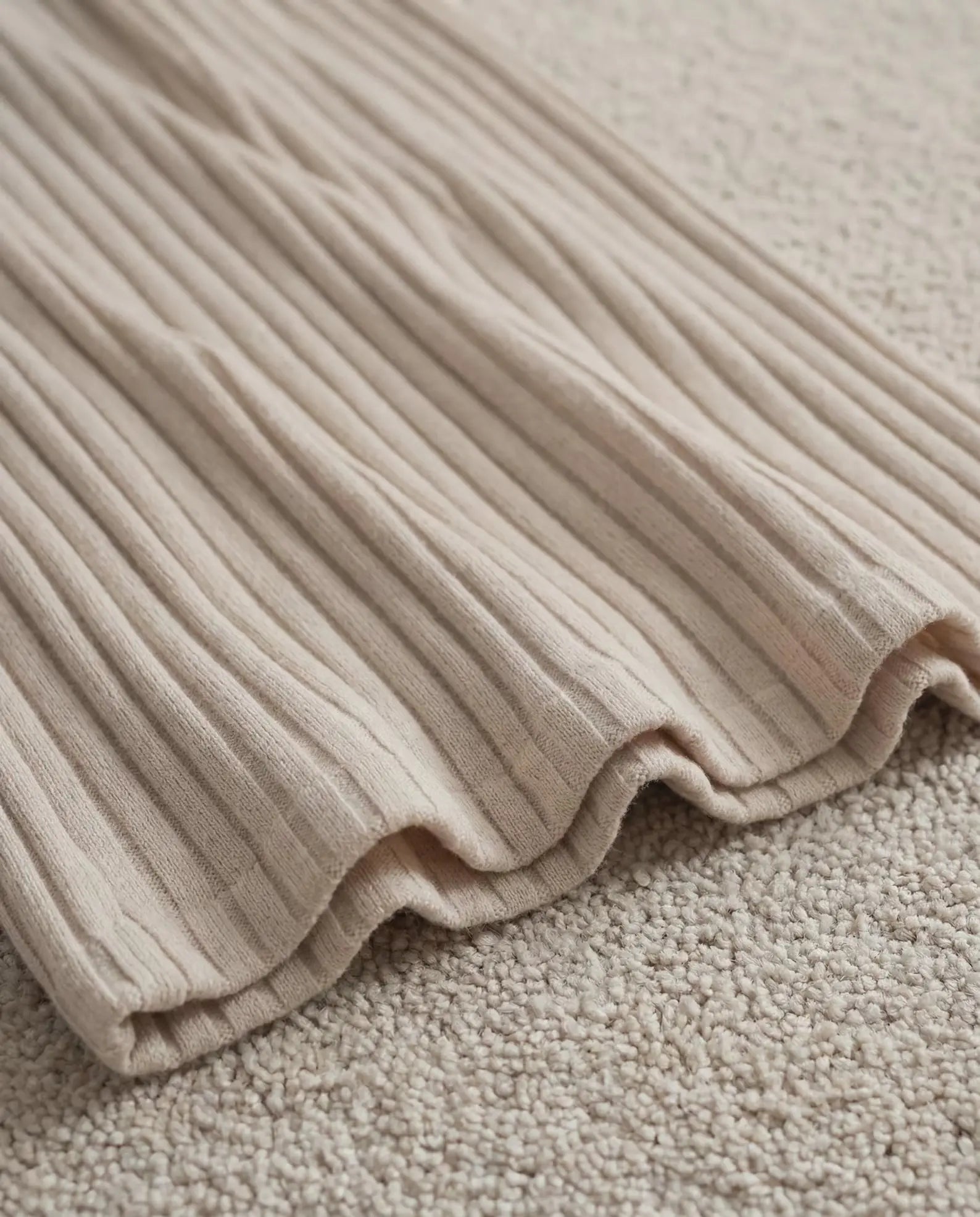 LÁVINE™ ribbed knit lounge set for women, featuring a cozy two-piece outfit with a relaxed fit and soft fabric in neutral tones.