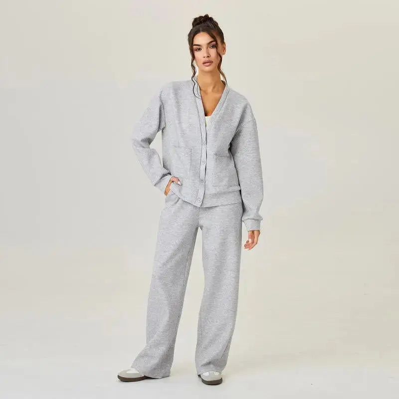 LÁVINE™ women’s lounge set with cozy cardigan and matching pants, perfect for relaxed, casual wear.