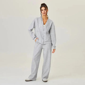 LÁVINE™ women’s lounge set with cozy cardigan and matching pants, perfect for relaxed, casual wear.