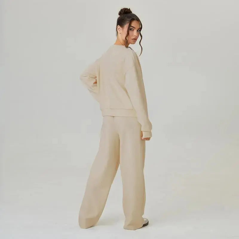 LÁVINE™ women's lounge set with cozy cardigan and matching pants, perfect for relaxed, casual wear.